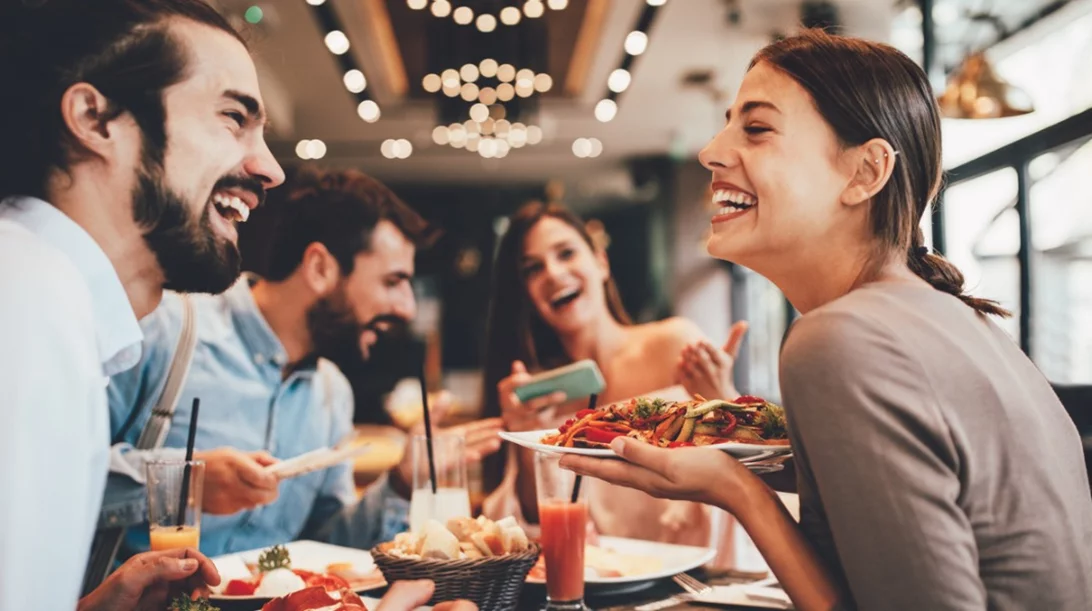 Έχεις νοσήσει από κορονοϊό ή έχεις εμβολιαστεί: Τι ισχύει για το γυμναστήριο και τις εξόδους