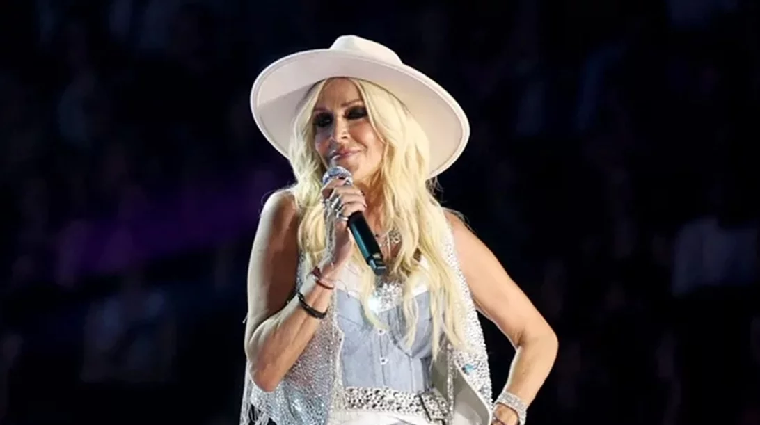 Η Άννα Βίσση πήγε κόντρα σε έναν από τους μεγαλύτερους κανόνες του μακιγιάζ μετά τα 50