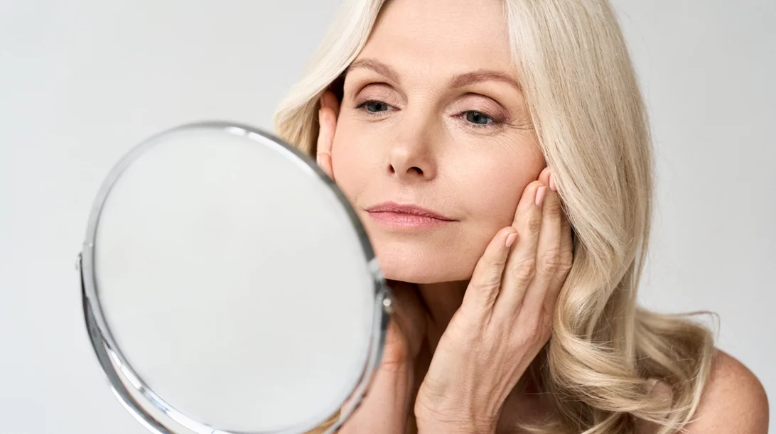 Η skincare συμβουλή που όλες οι γυναίκες άνω των 50 εύχονταν να είχαν ακούσει νωρίτερα