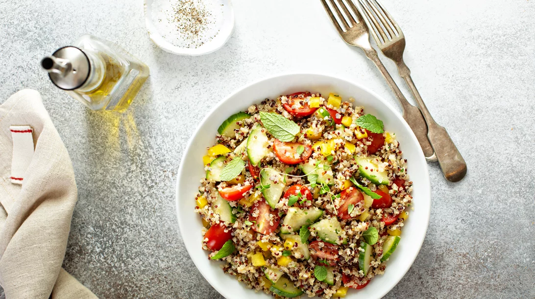 Επτά χορταστικές σαλάτες για κυρίως γεύμα από τη διατροφολόγο