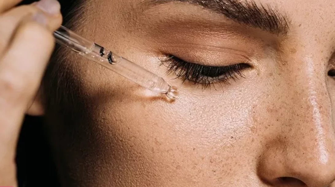 Ποιον ορό προσώπου να επιλέξω; Όλες οι απαντήσεις στις απορίες σου για τα serums