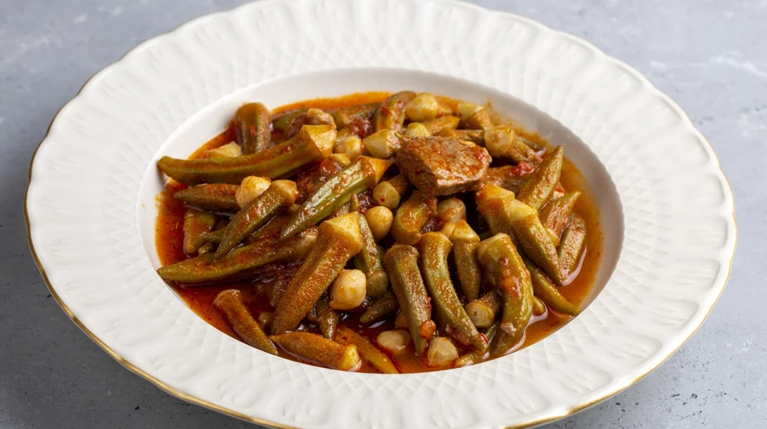 Μπάμιες λαδερές: Συνταγή για ένα από τα πιο παραδοσιακά πιάτα του καλοκαιριού