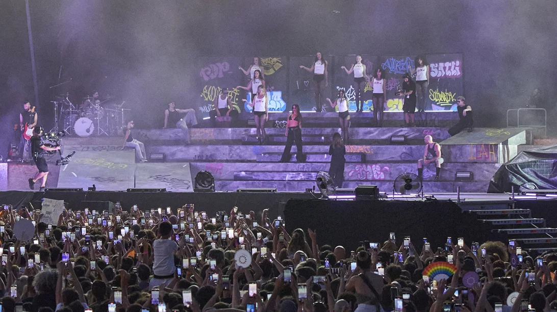 Πανικός στην Πλατεία Νερού: Η Μαρίνα Σάττι άνοιξε το POP TOUR με ένα διεθνών προδιαγραφών live-ορόσημο!