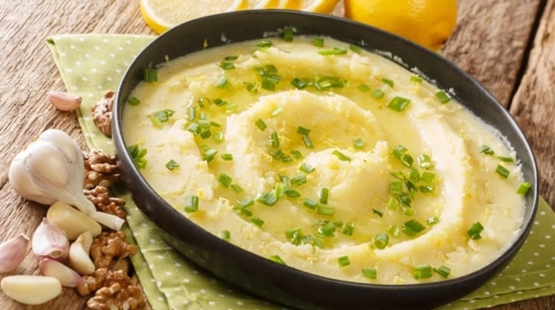 Το μυστικό για την καλύτερη σκορδαλιά -Πώς θα σου βγει βελούδινη και ελαφριά