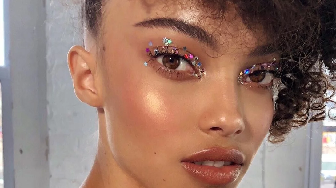 Crystal eyes: Το γιορτινό makeup trend που αναμένεται να κυριαρχήσει ολόκληρο το '23