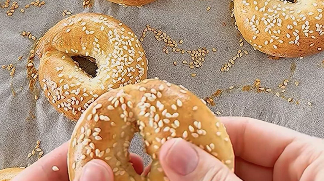 Σαν "Θεσσαλονίκης": Τα viral κουλουράκια με 2 υλικά - Ιδανικά για σνακ ή πρωινό