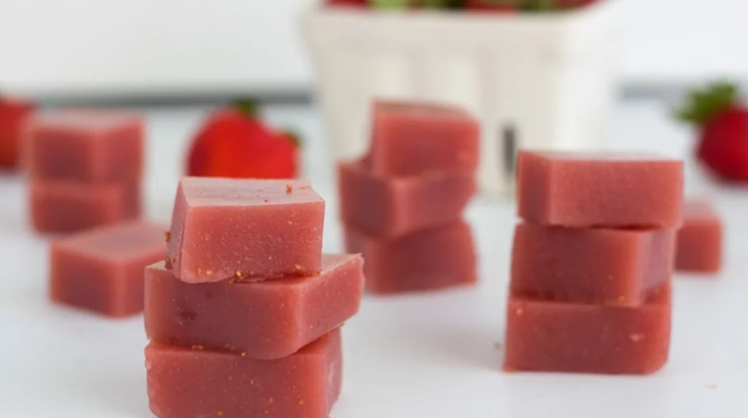 Θες λαμπερό δέρμα; Φτιάξε αυτά τα ζελεδάκια φράουλας και θα το πετύχεις