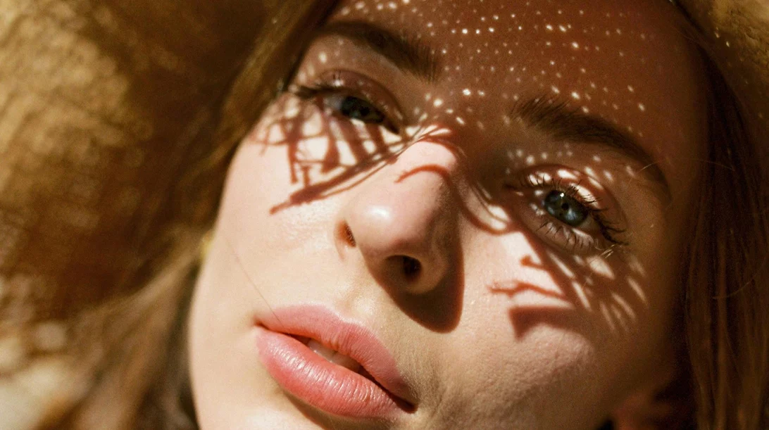 Πώς να μειώσω τις ρυτίδες και τις καφέ κηλίδες; Φυσικά συστατικά που τις καταπολεμούν