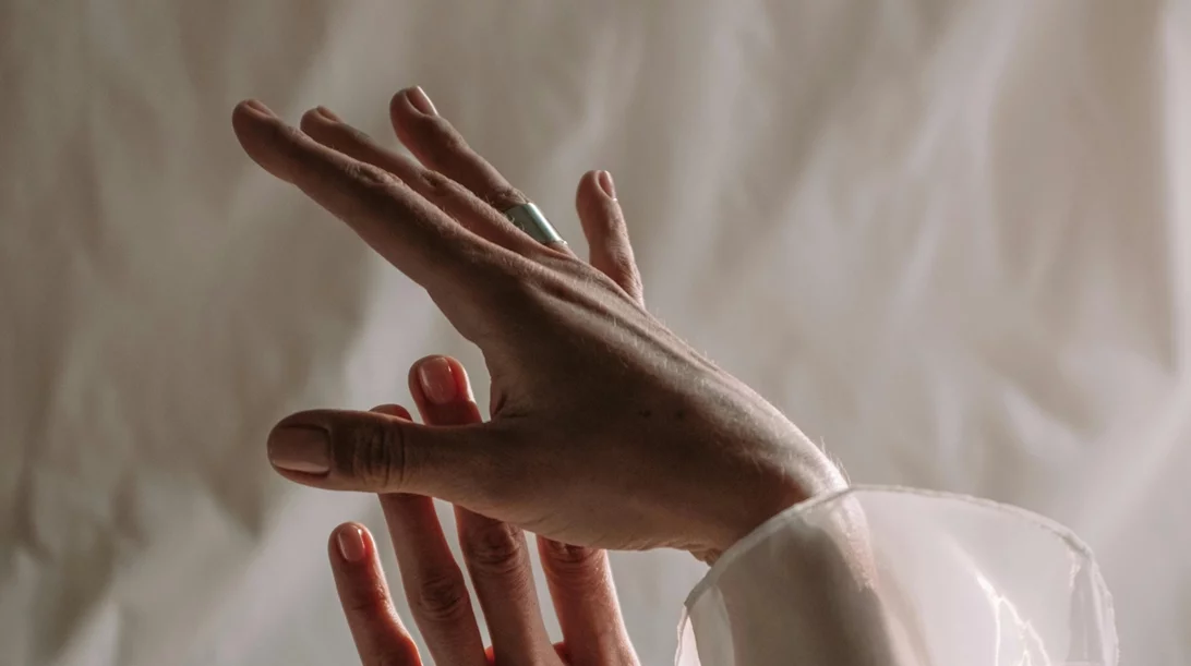 Εύθραυστα νύχια: Η παράλειψη αυτής της συνήθειας, τα προκαλεί