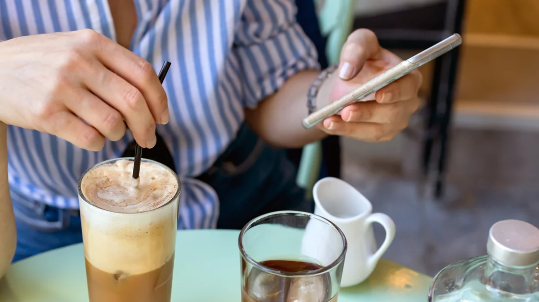 Σκέτος καφές: Το απίθανο κόλπο που τον κάνει να μοιάζει πιο γλυκό - χωρίς ζάχαρη!
