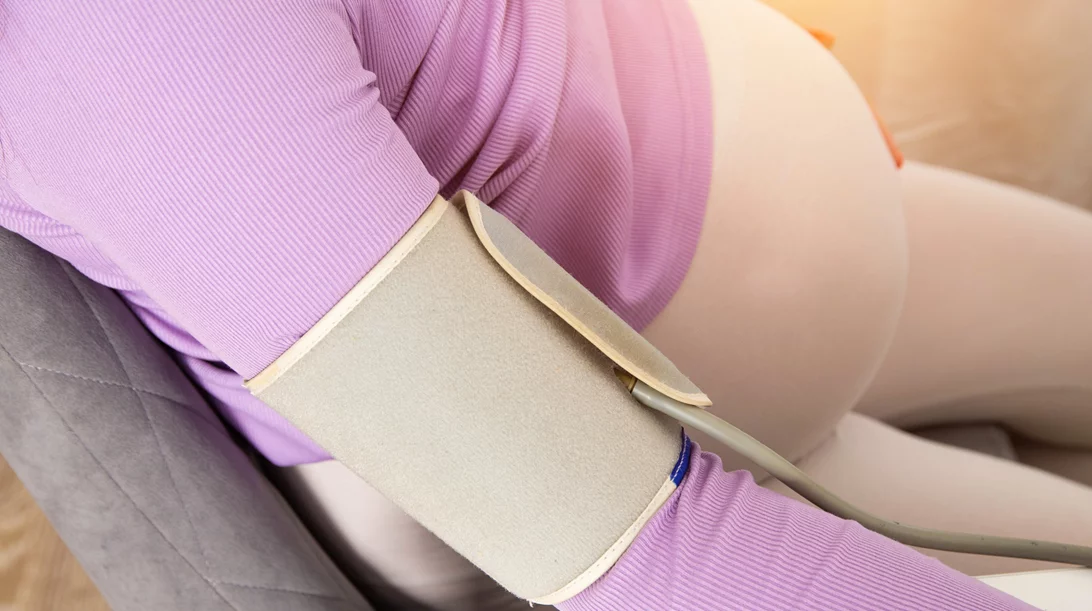 Εγκυμοσύνη: Τι είναι η προεκλαμψία και από τι κινδυνεύεις μετά;