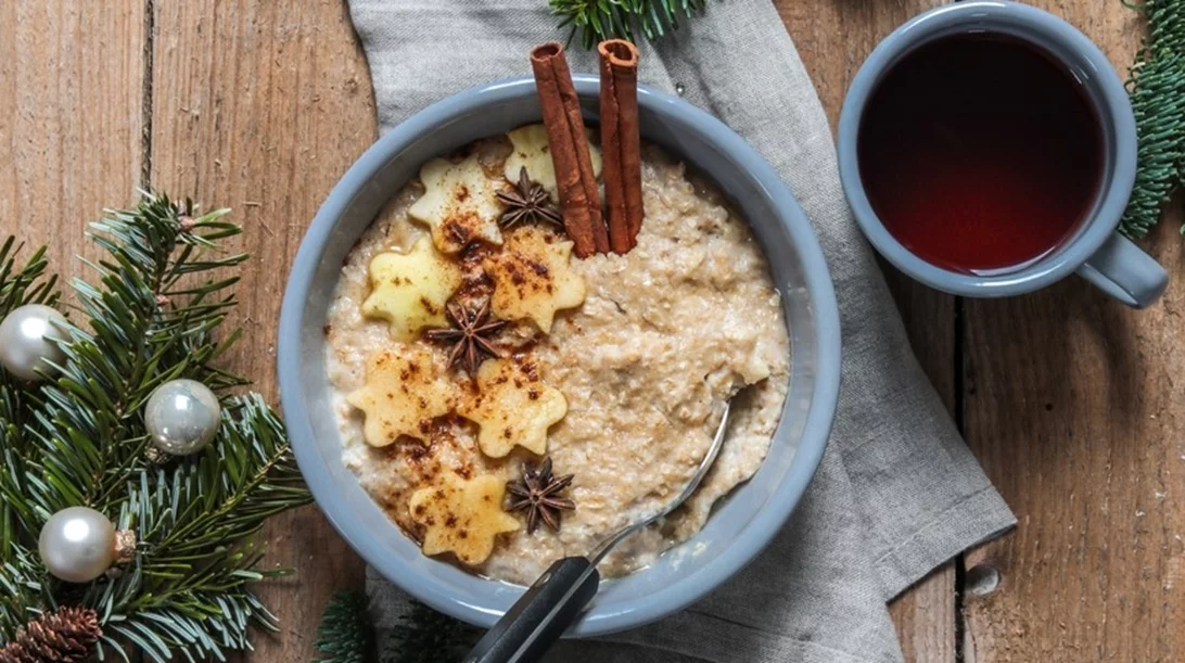 Πέντε χριστουγεννιάτικες γεύσεις στο πρωινό σου oatmeal - δες τις συνταγές