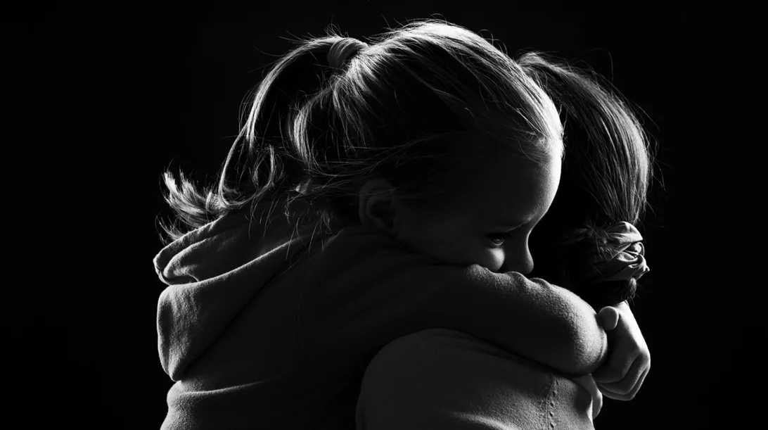 Όταν τα παιδιά ρωτάνε για το θάνατο: Να τι απαντάς σε κάθε ερώτηση λέει η ειδικός