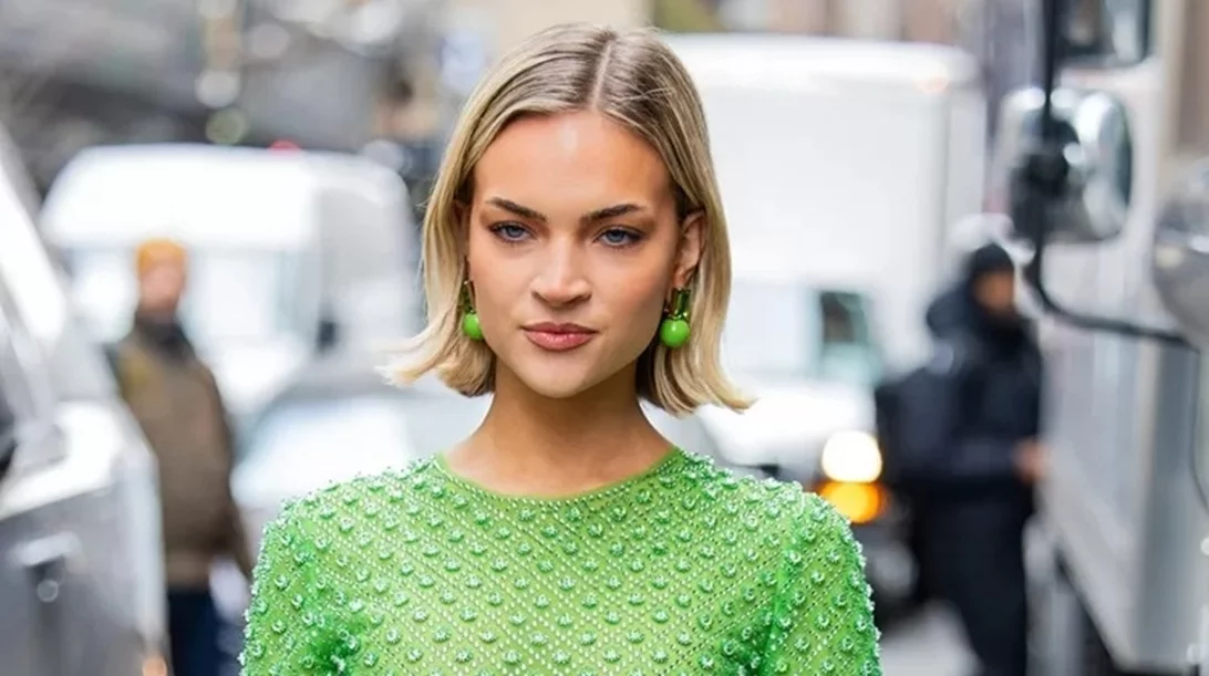 Αυτή η απόχρωση στη mascara επιστρέφει για να "απογειώσει" το βλέμμα μας