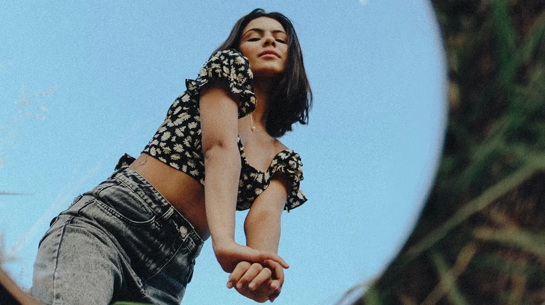 Καθημερινές συνήθειες που σε κάνουν να φαίνεσαι μεγαλύτερη