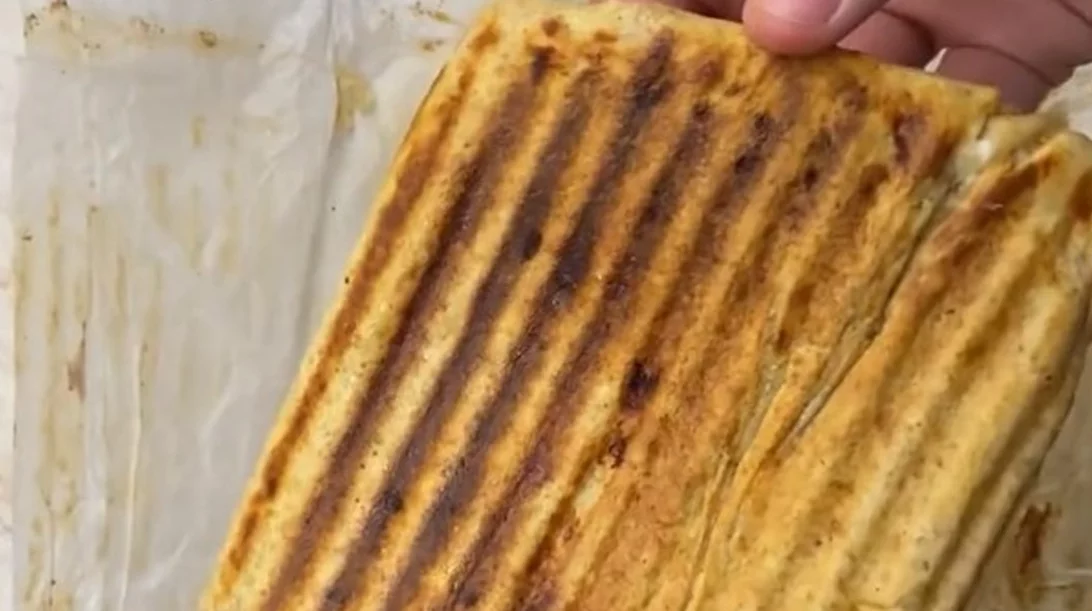 Η πιο εύκολη συνταγή για τυρόπιτα με 4 υλικά