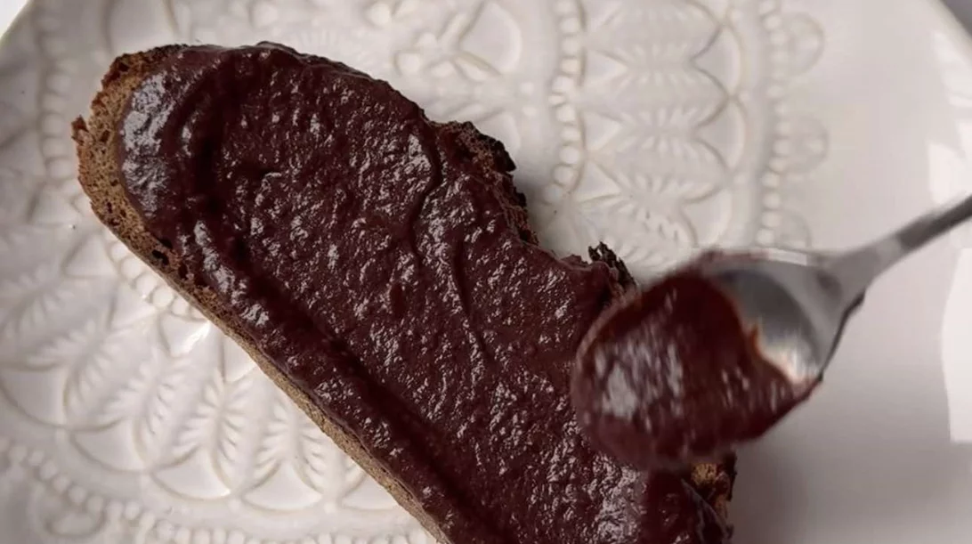 Βελούδινη πραλίνα "σοκολάτας" με μόνο 2 υλικά - Χωρίς ζάχαρη!