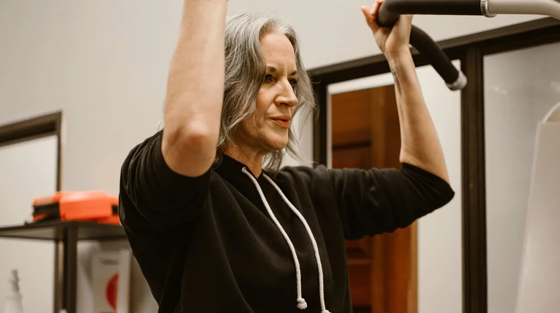 Γυναίκες μετά την εμμηνόπαυση: Το μυστικό για χαμηλότερη πίεση δεν είναι η γυμναστική αλλά κάτι πιο απλό