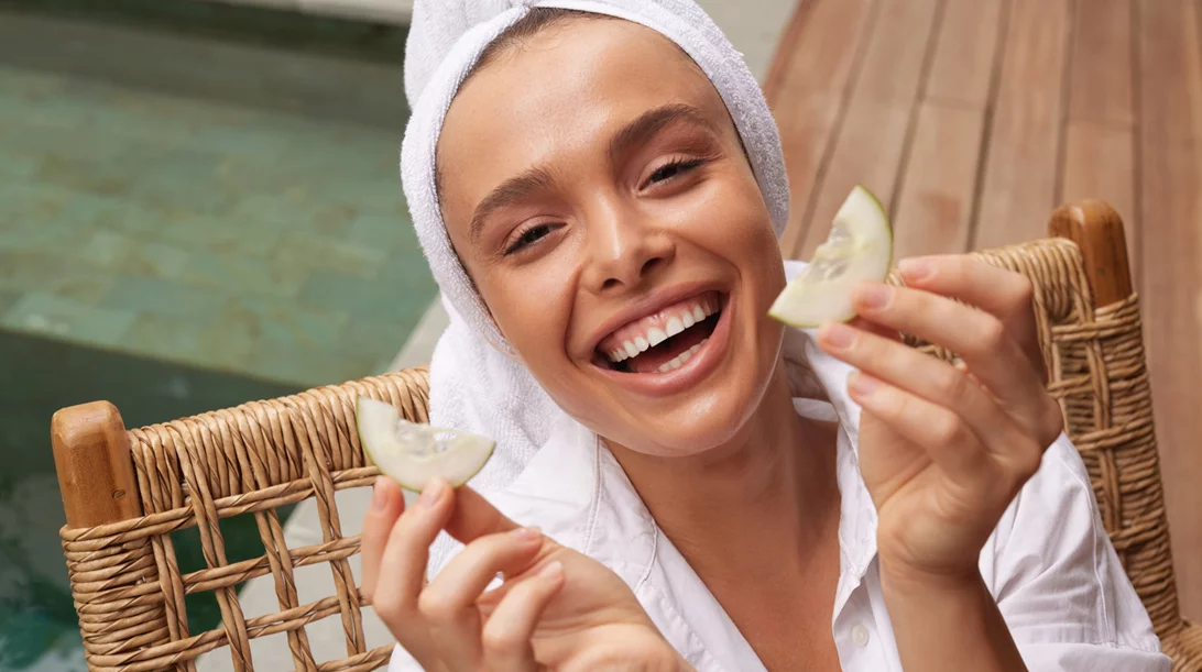 Ξέχνα το botox: Αυτές οι καθημερινές τροφές θα σε κάνουν να δείχνεις χρόνια νεότερη