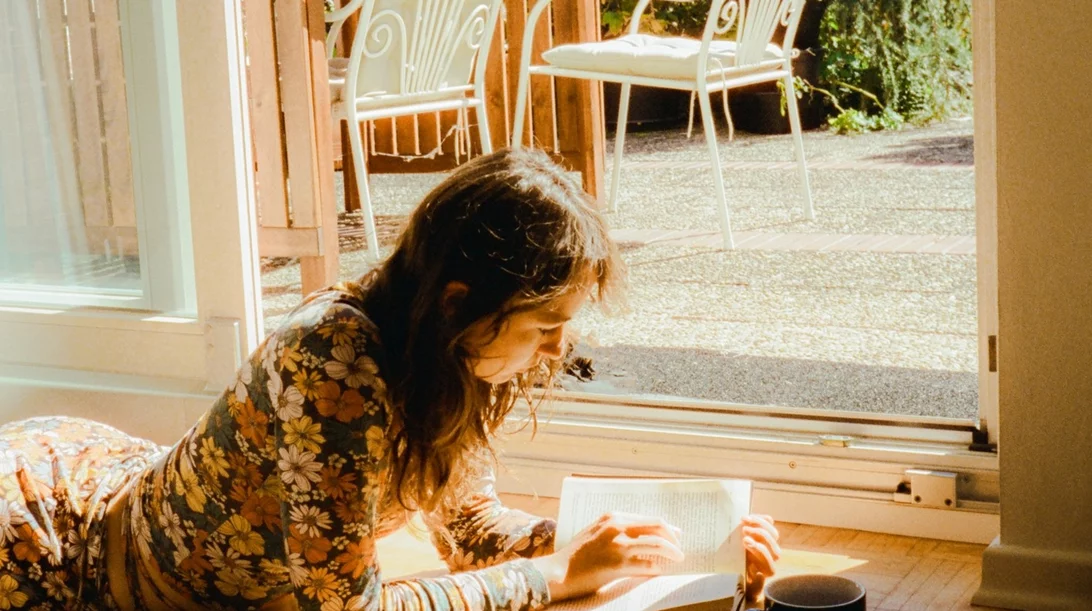 Σε έχει κουράσει η ζέστη; 3 συμβουλές για να δροσίσεις το σπίτι φυσικά σε 5'