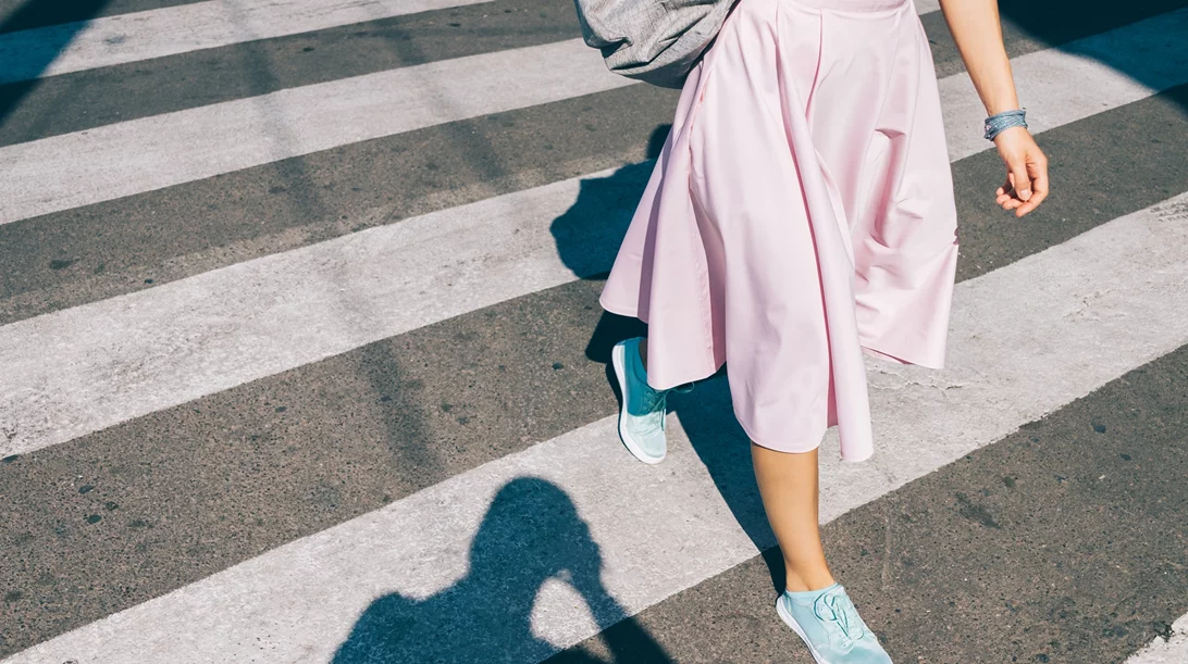 Τα looks που μπορείς να κάνεις με μια φούστα μέχρι να μπει το φθινόπωρο