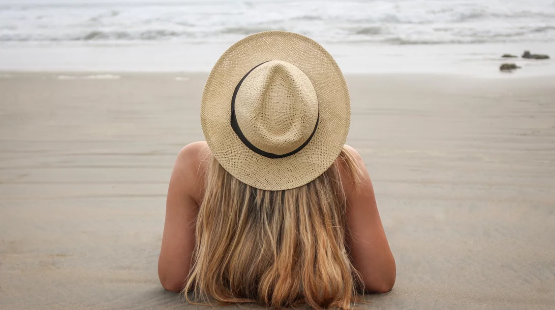 Μετά τις διακοπές: Το πιο αποτελεσματικό "quick fix" για τα διψασμένα μαλλιά