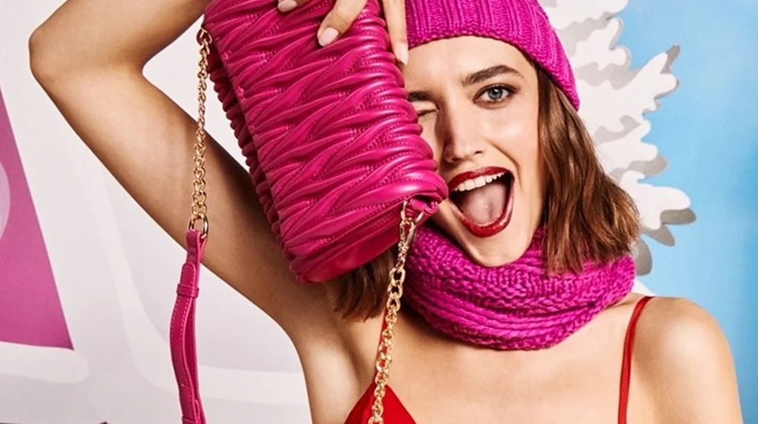 Underneath the Xmas tree: Η νέα συλλογή Carpisa μας βάζει στο πνεύμα των Χριστουγέννων