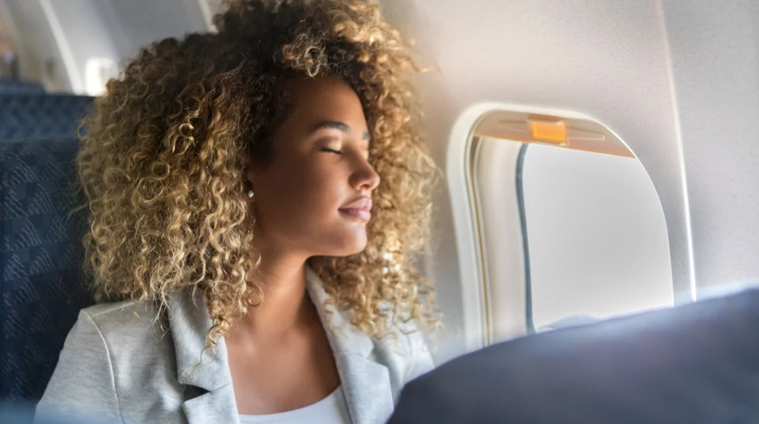 Τι αλλάζει για τη χρήση της μάσκας στα αεροπλάνα και τα αεροδρόμια