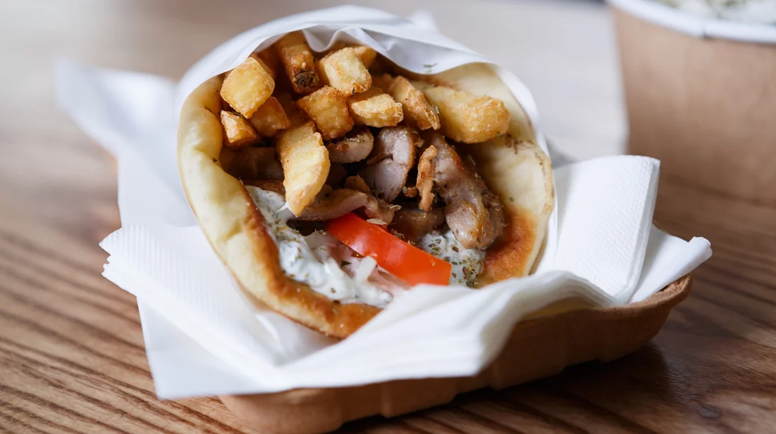 Σουβλάκι ή burger; Ποιο είναι πιο υγιεινό και λιγότερο θερμιδικό;