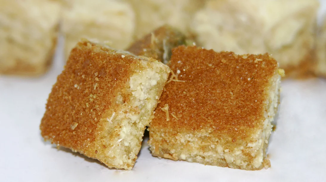 Συνταγή για ραβανί με 3 υλικά - χωρίς αλεύρι και αυγά