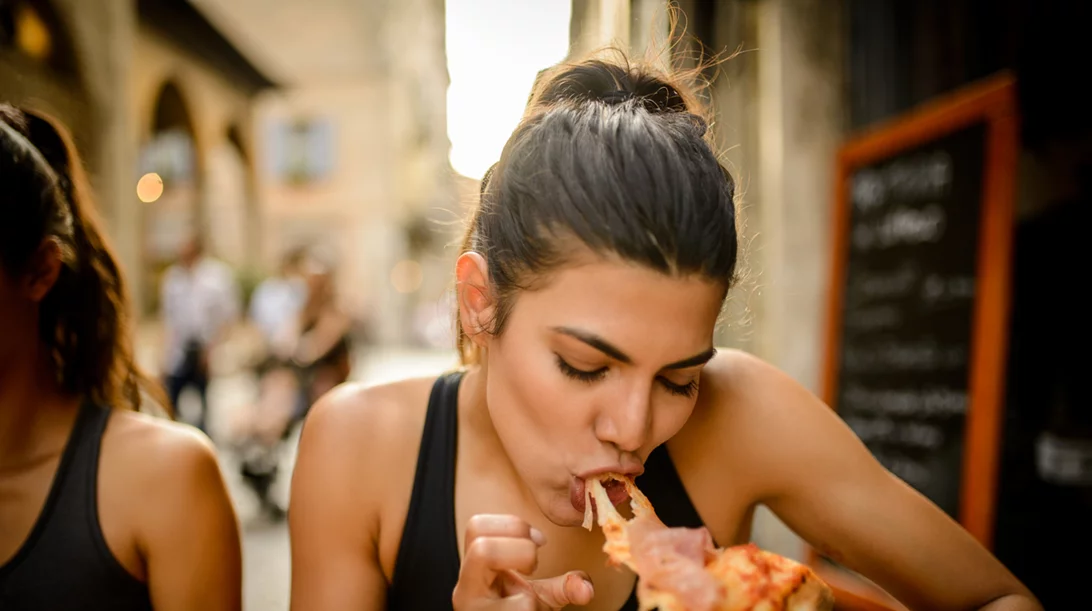 Τι να κάνω αν έχω φάει πολύ junk food; Υπάρχουν τροφές αντίδοτο;