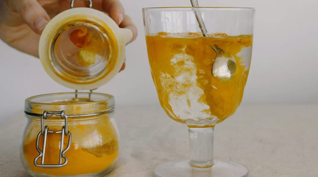 Μπορεί ο κουρκουμάς να βοηθήσει στην απώλεια βάρους; Η απάντηση των ειδικών