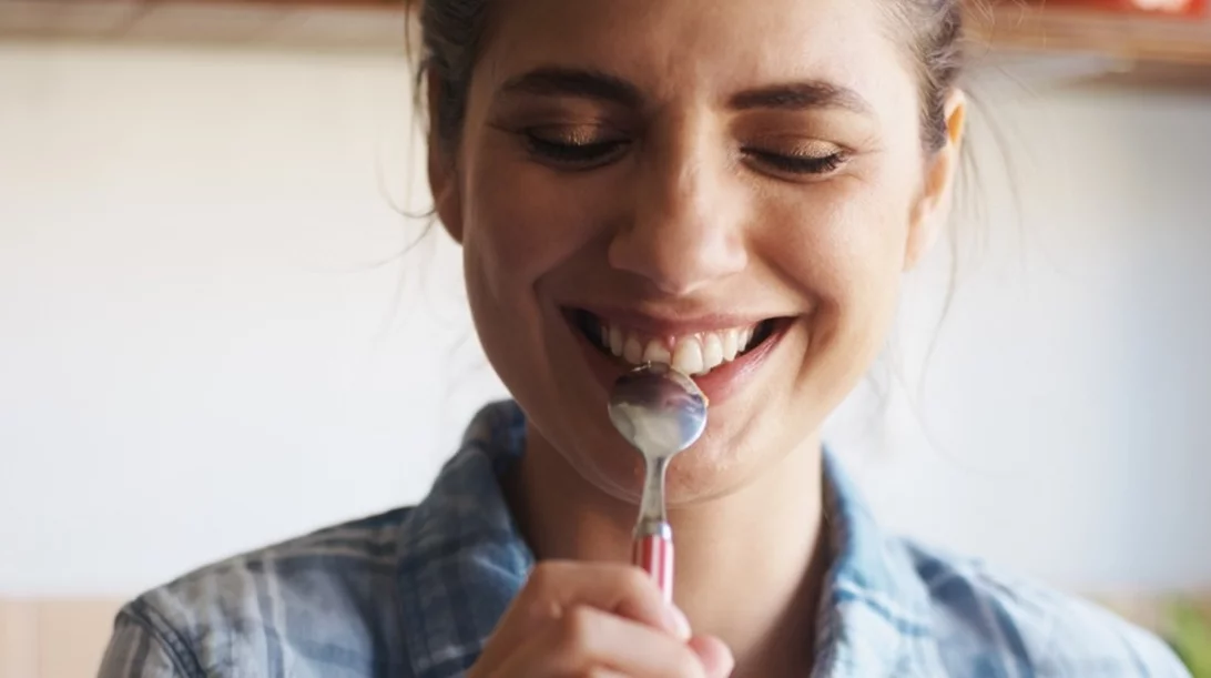 Αυτό είναι το τρόφιμο που σε κάνει να δείχνεις μεγαλύτερη από την ηλικία σου!