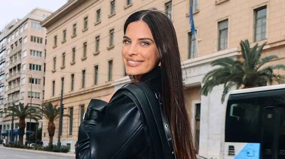 Χριστίνα Μπόμπα: Το σούπερ οικονομικό σαμπουάν που χρησιμοποιεί για να επανορθώσει τη φθορά των μαλλιών της