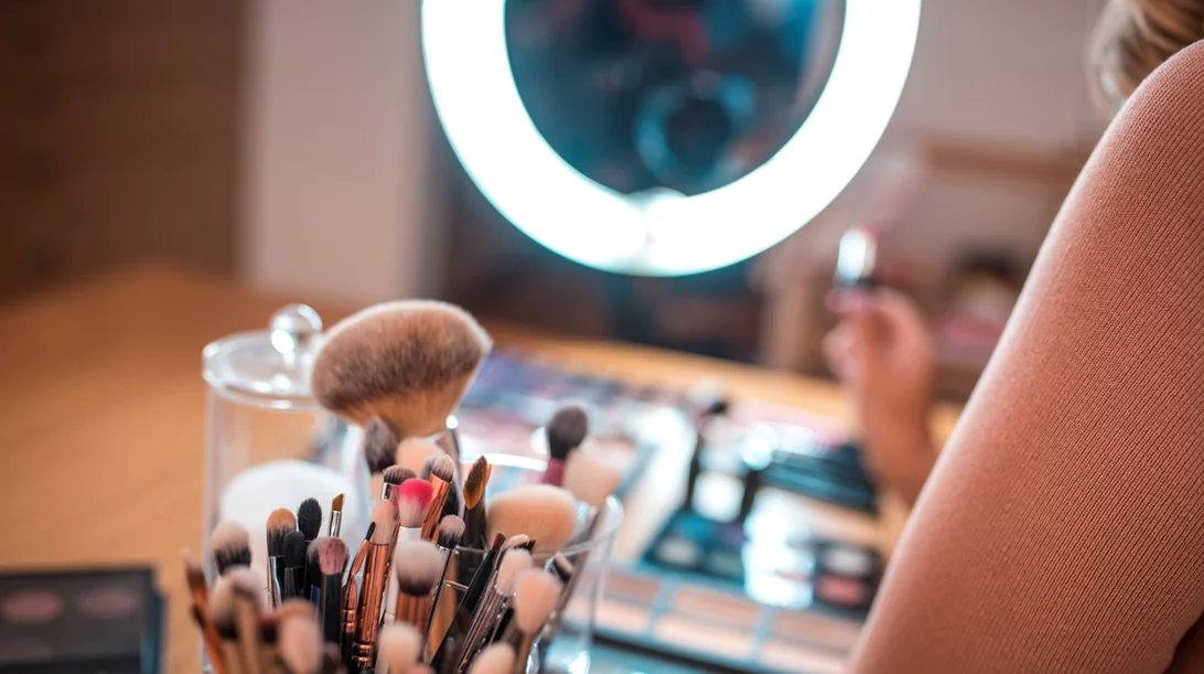 Ρυτίδες, κυτταρίτιδα, ουλές, πόρους κ.ά.: Έτσι τα καλύπτουν οι stars στο κόκκινο χαλί