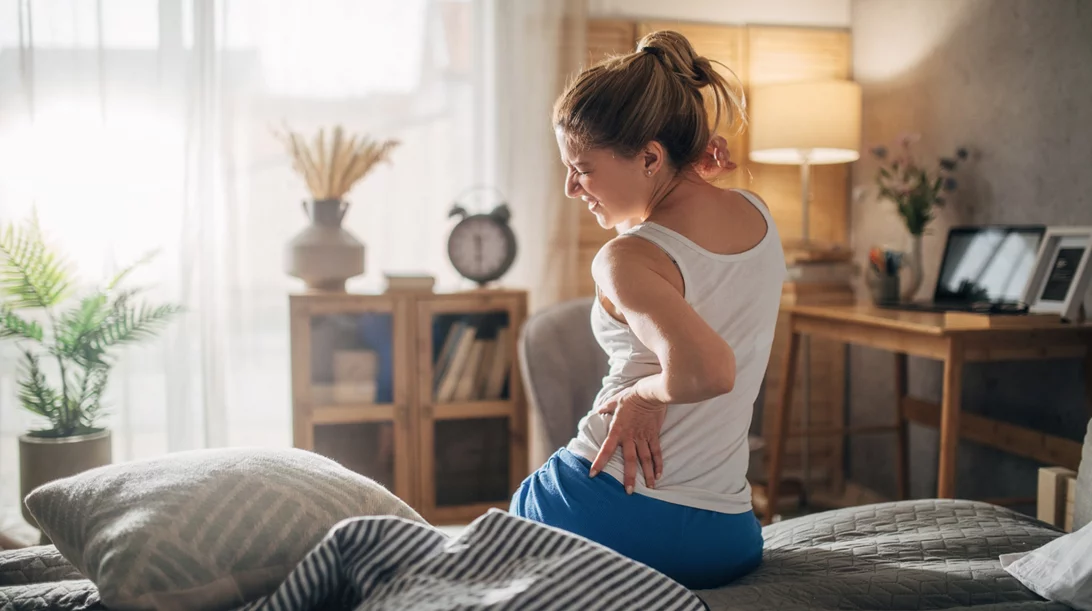 Αντί για παυσίπονα: 2 ψυχολογικές μέθοδοι που νικούν τον χρόνιο πόνο στη μέση