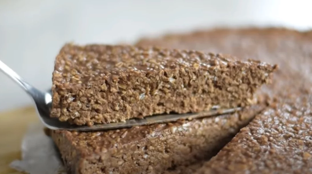 Υγιεινό κέικ σοκολάτας με βρώμη και άλλα 2 υλικά (χωρίς ψήσιμο)