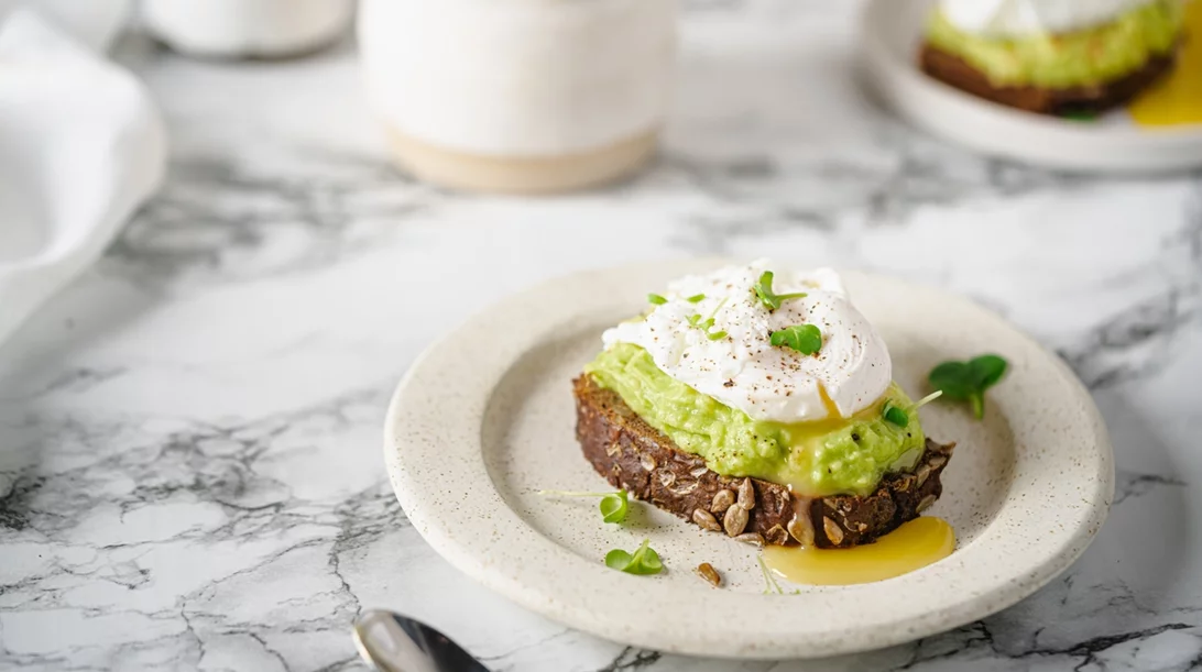 Πώς να φτιάξεις πανεύκολα αυγό ποσέ στον φούρνο μικροκυμάτων