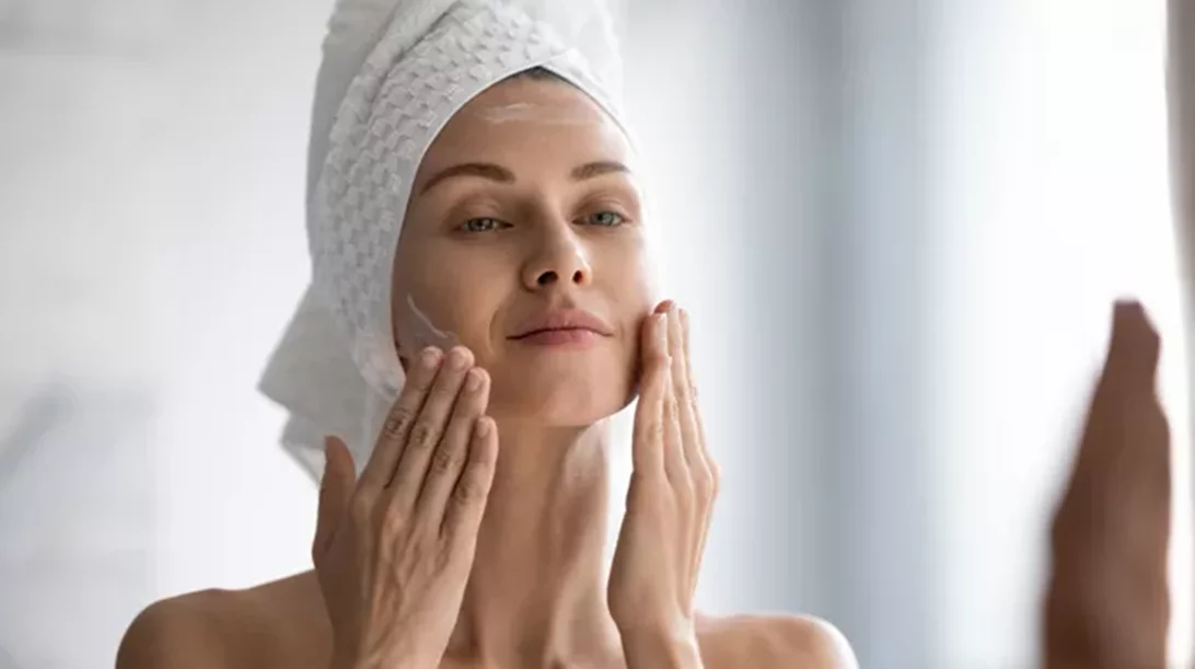 Πώς να αφαιρέσεις αποτελεσματικά το βαρύ μακιγιάζ από το πρόσωπό σου