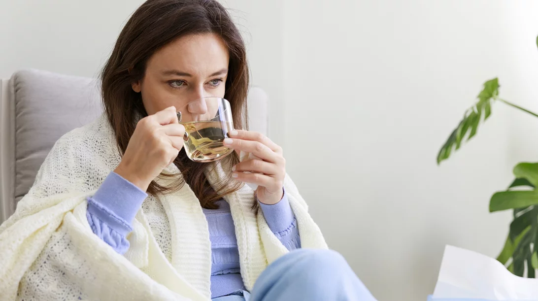 Πέντε φυσικές θεραπείες για τον πονόλαιμο από τον διατροφολόγο