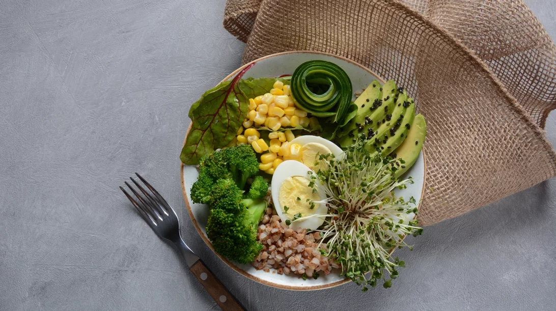 Δείπνο για κορίτσια: Το διατροφικό trend του TikTok που δεν θέλει μαγείρεμα