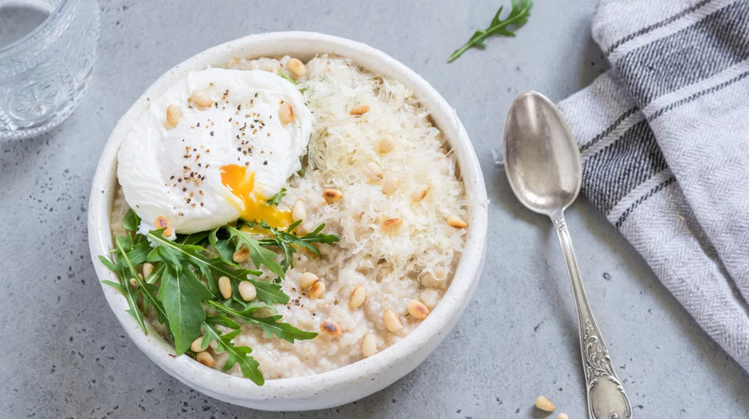 Αλμυρό porridge: Η ιδανική επιλογή για να δοκιμάσεις τη βρώμη αλλιώς