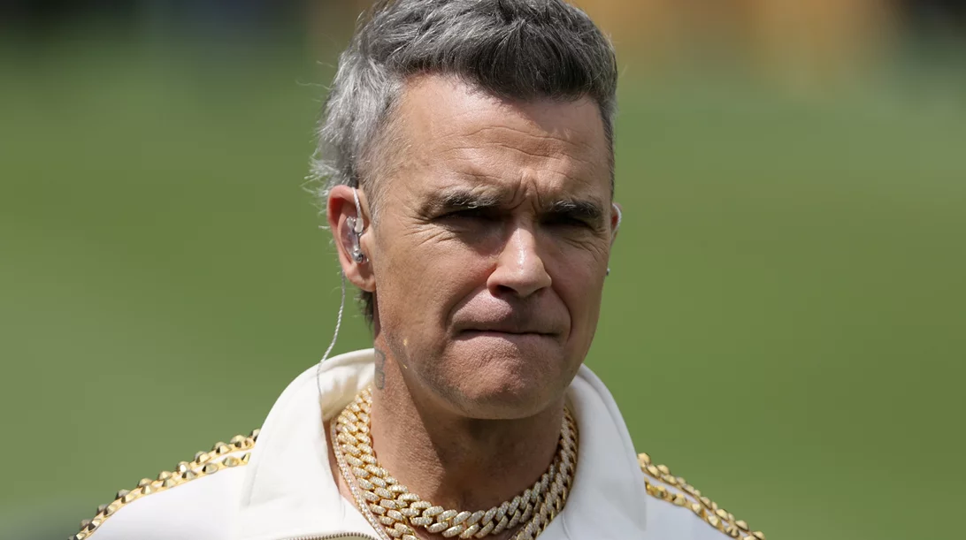 "Είμαι τρομοκρατημένος στη σκηνή": Ο Robbie Williams αποκαλύπτει ότι ζει με σύνδρομο Tourette - Τι είναι;