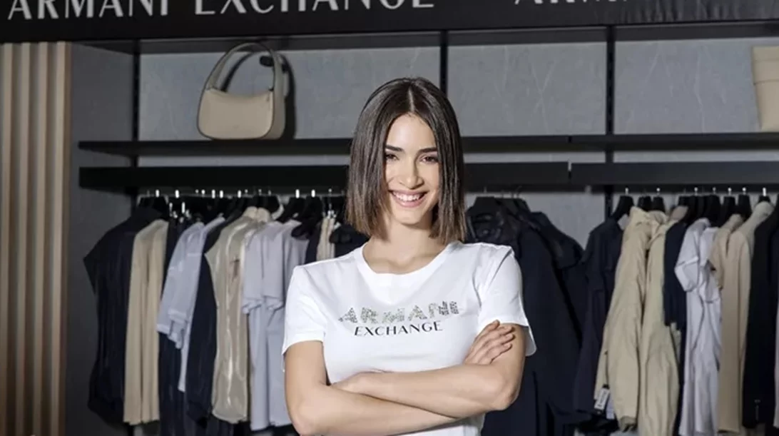 Λουλούδια, χρώματα και λάμψη | Η Αντιγόνη Νεοφύτου σου προτείνει τα πιο stylish looks για την άνοιξη