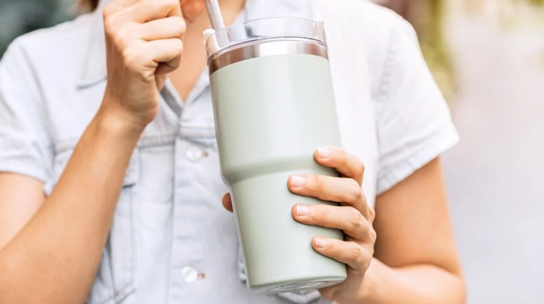 Όχι, το νερό δεν είναι το πιο ενυδατικό ρόφημα! Ποιο το ξεπερνά, σύμφωνα με την επιστήμη;