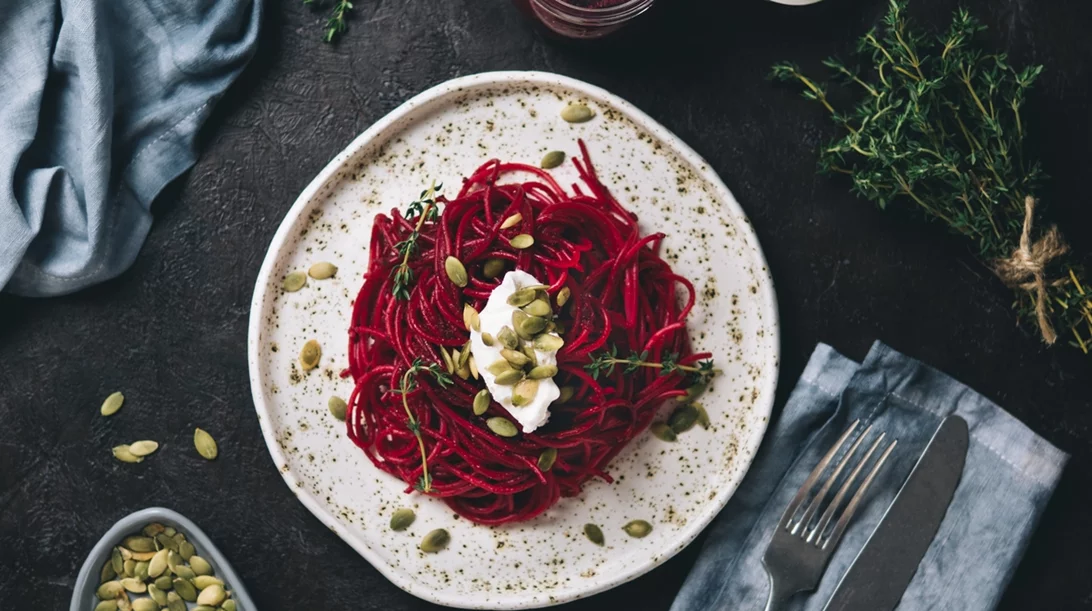 Σπαγγέτι με σάλτσα παντζαριού: Η πιο νόστιμη και υγιεινή εκδοχή της μακαρονάδας