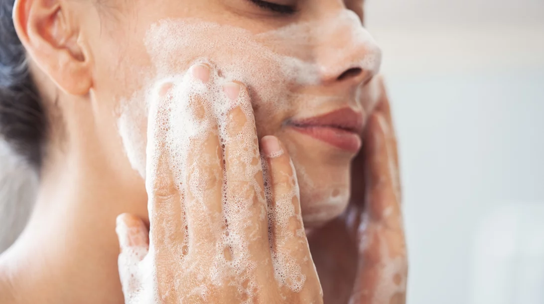 25 βήματα για τέλειο και λαμπερό δέρμα χωρίς στίγματα και κηλίδες