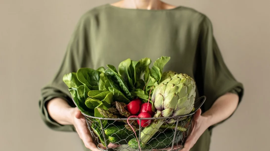 Veganuary: Η δημοσιογράφος Ελένη Ψυχούλη μας αποδεικνύει ότι η ελληνική κουζίνα είναι από τη φύση της vegan