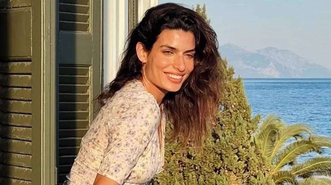 Σπαστά μαλλιά: 10 καλοκαιρινά χτενίσματα της Τόνιας Σωτηροπούλου που πρέπει να αντιγράψεις σήμερα κιόλας