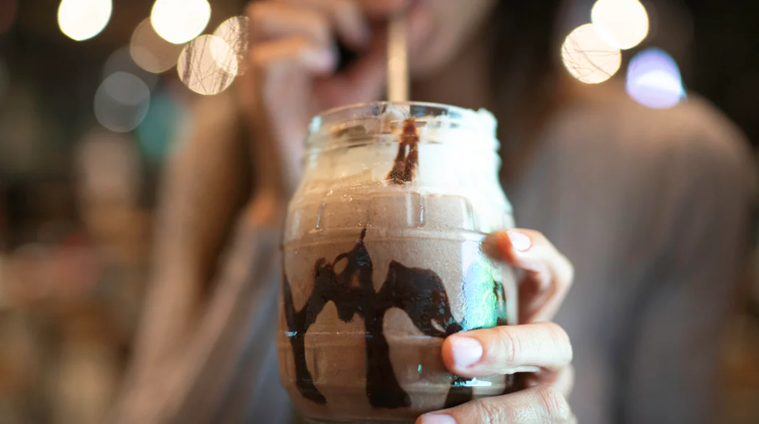 Συνταγή για milkshake χωρίς ζάχαρη (με αβοκάντο και κακάο!)